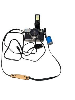 Vtg Yashica Lynx 5000E 35mm  Flash, Case & Charger Retro